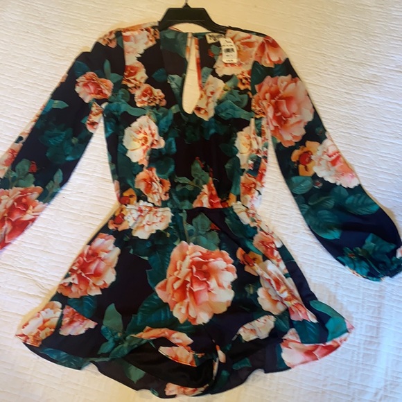 NWT SMYM floral rose romper size small - Picture 2 of 12
